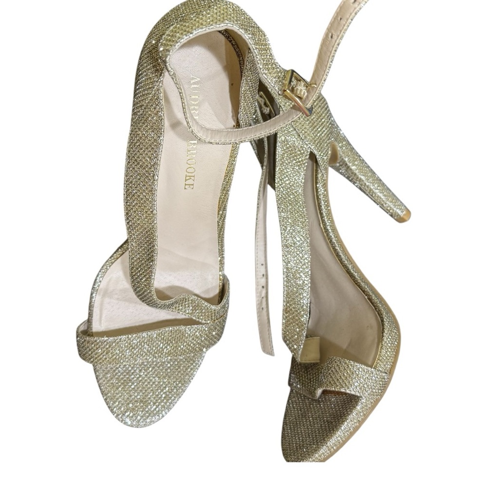 *NEW* Audrey Brooke Glittering Gold Heels